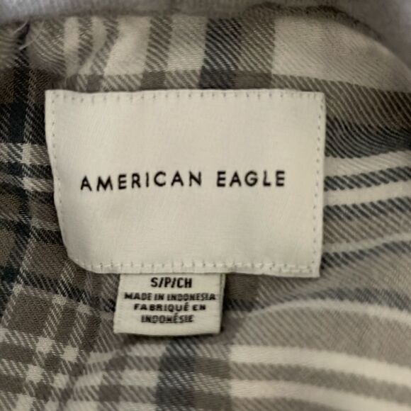 American Eagle Gray Plaid Button down crop top w/hood. Size‎ Small - Picture 7 of 8
